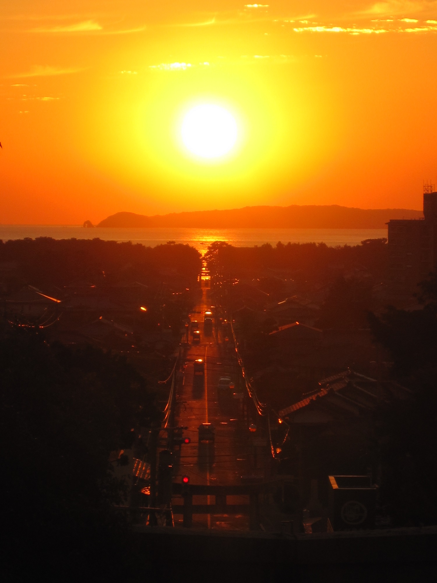 人生一定要去看過一次 夕陽創造出來的奇跡 以光之道成為熱門話題的宮地嶽神社 Feel Fukuoka Japan