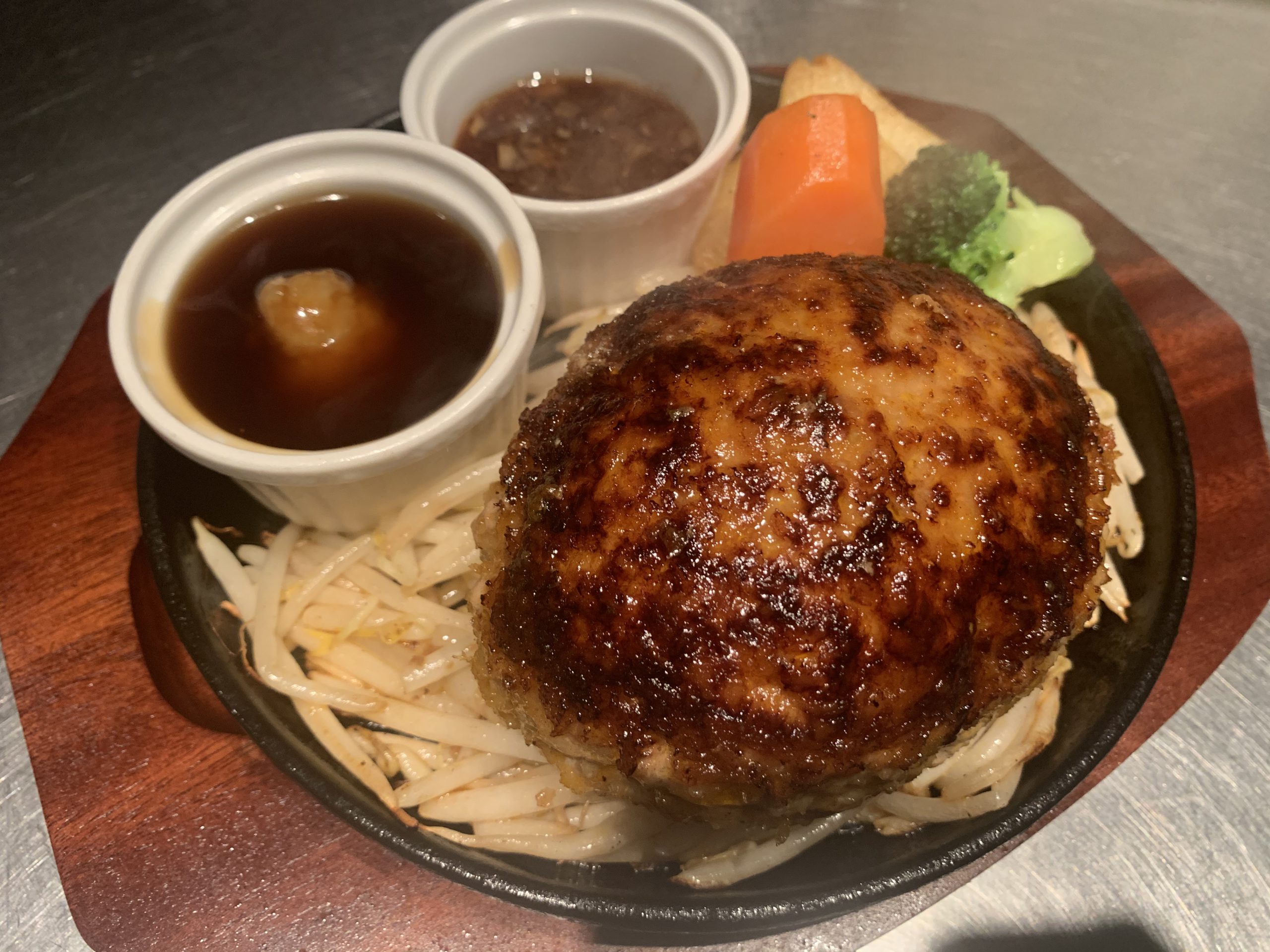 応援 ぎゅう丸大名店 ハンバーグ専門店肉汁たっぷりのぎゅう丸です Feel Fukuoka Japan